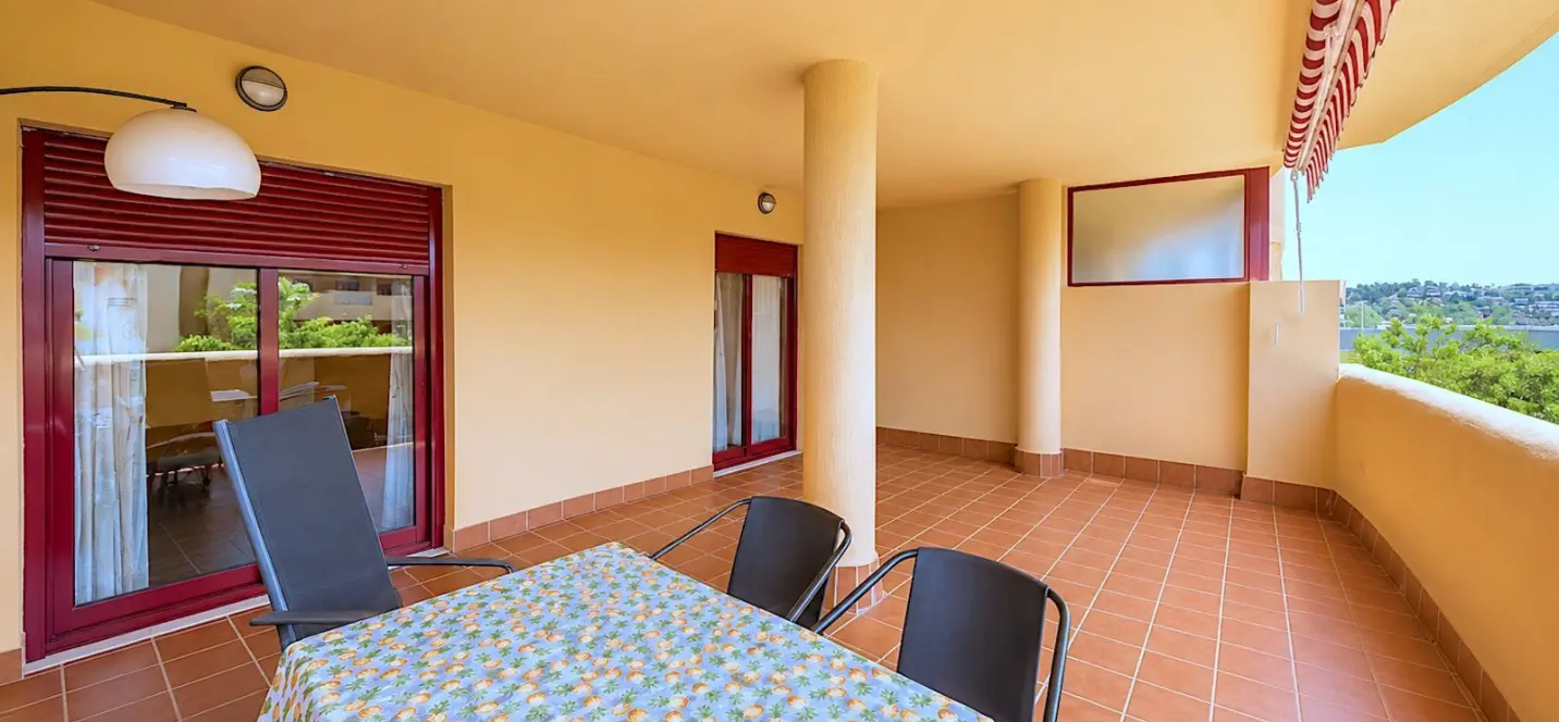 Sale of middle floor apartment in La Cala de Mijas 3