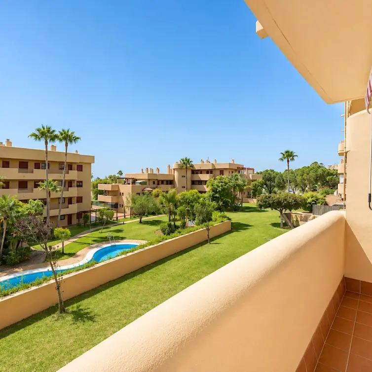 Sale of middle floor apartment in La Cala de Mijas