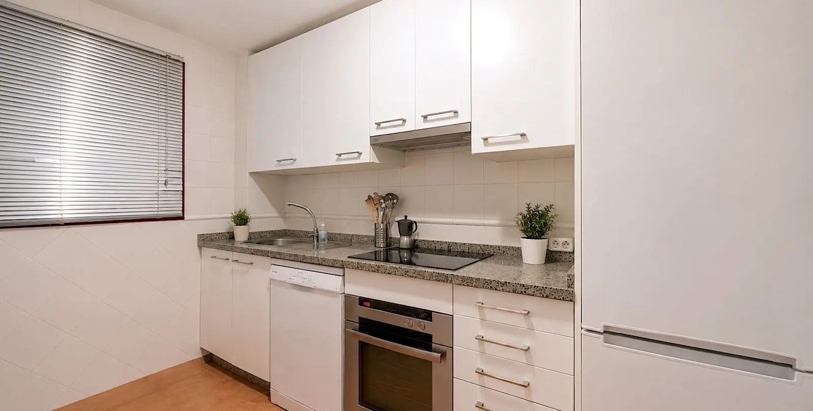 Sale of middle floor apartment in La Cala de Mijas 11
