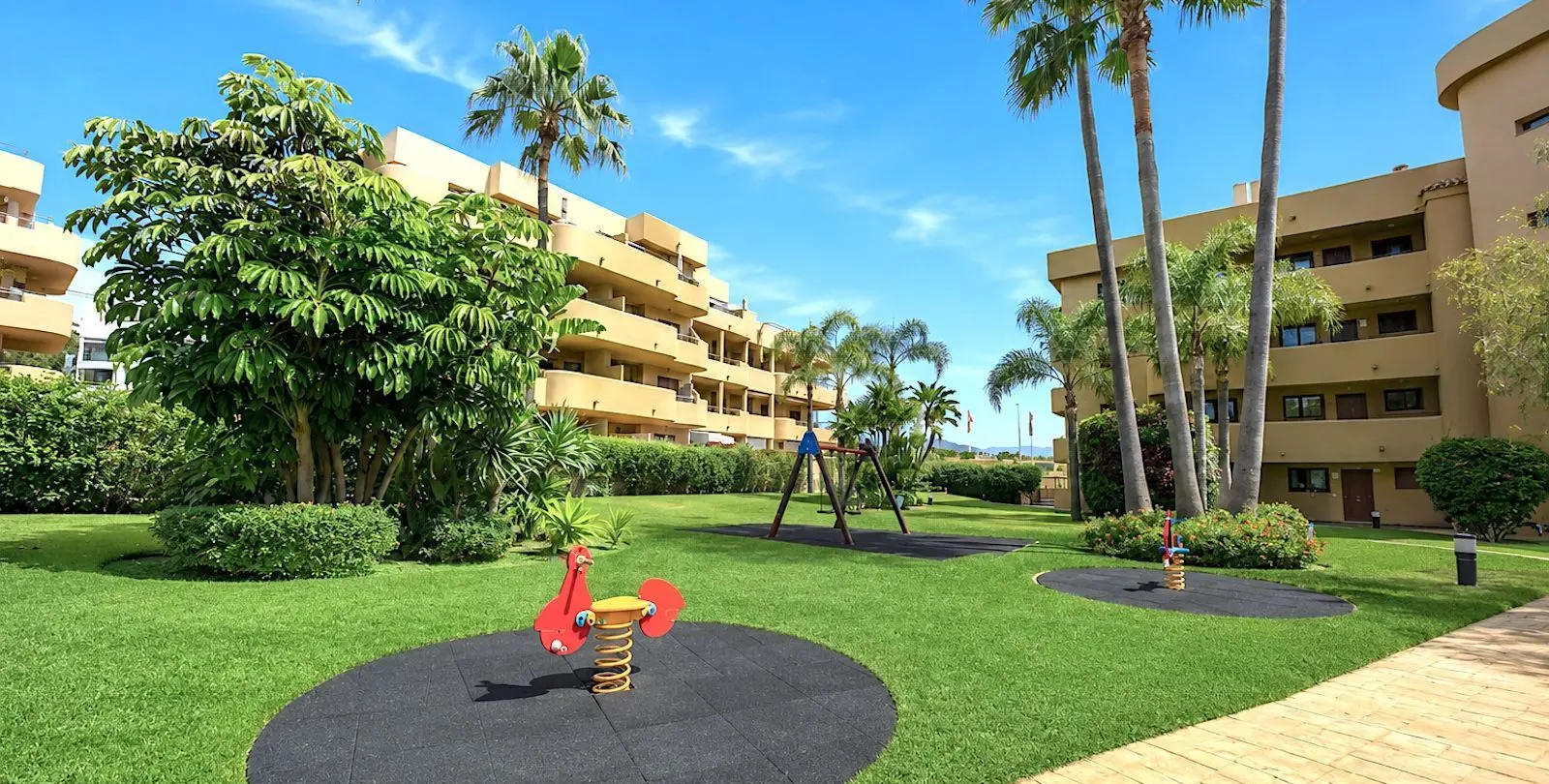 Sale of middle floor apartment in La Cala de Mijas 12