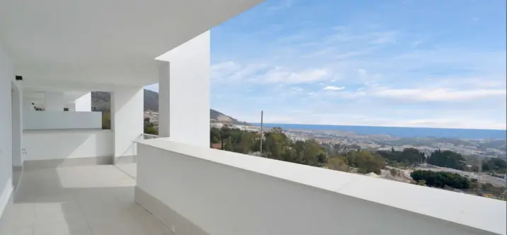 Продажа апартаментов на среднем этаже в Benalmadena 0