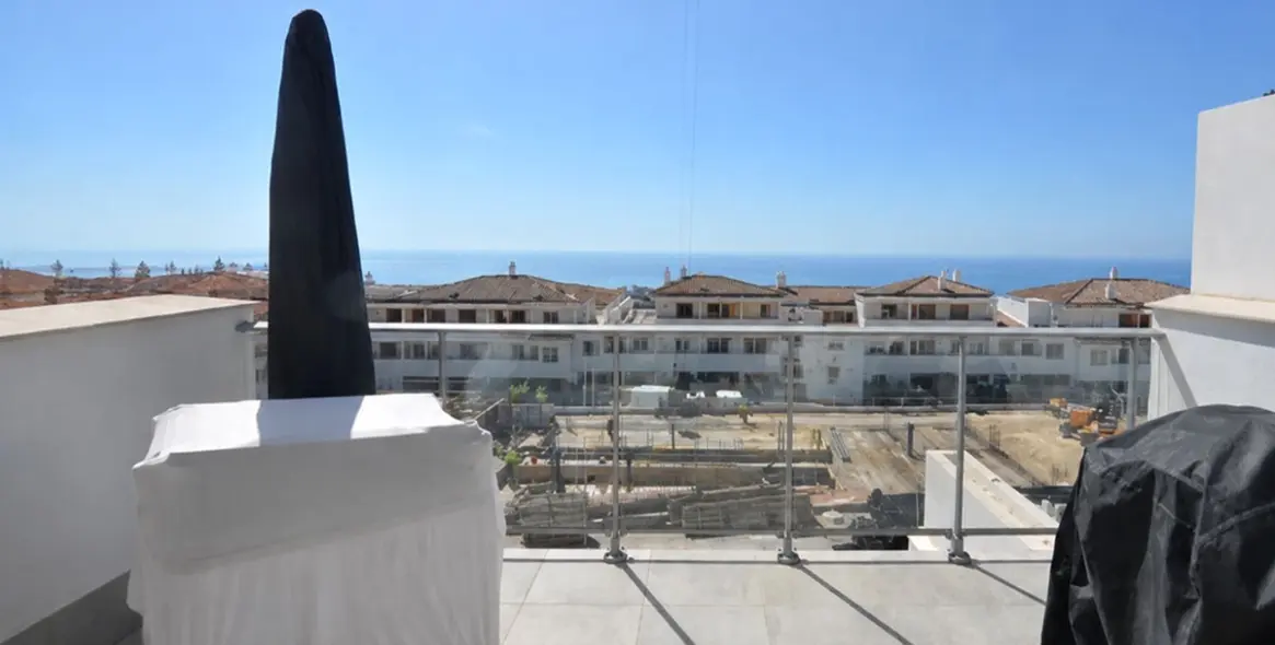 Sale of middle floor apartment in Benalmadena 1