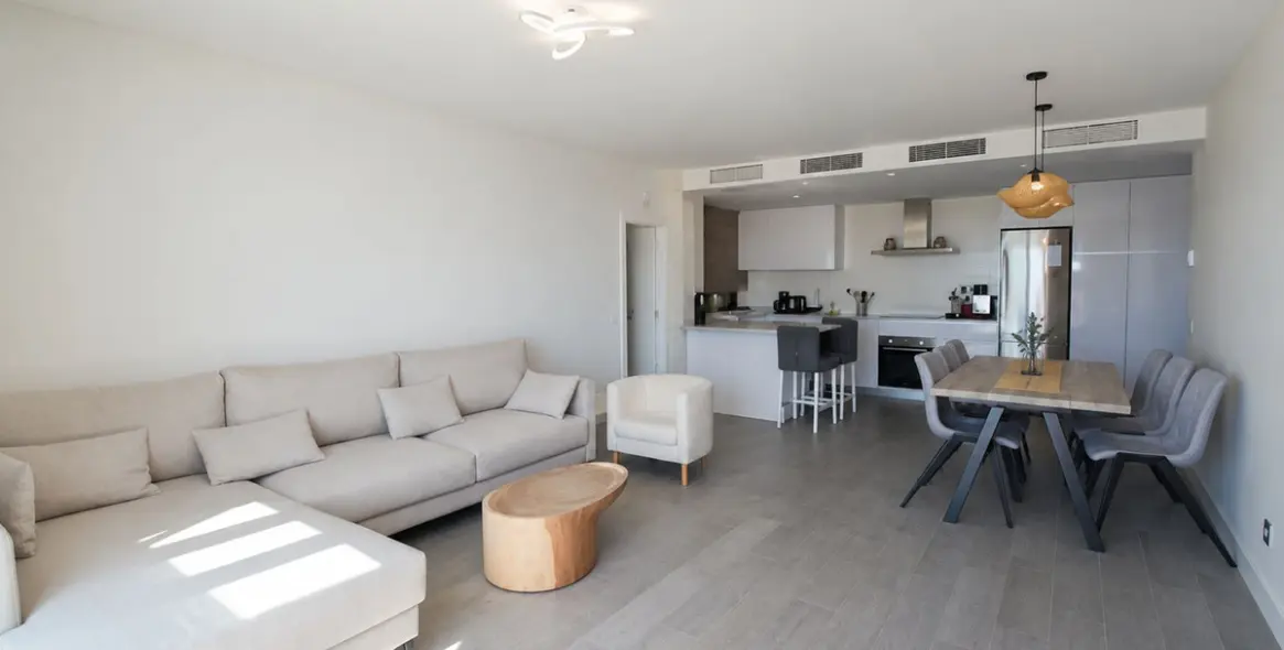 Sale of middle floor apartment in Benalmadena 2