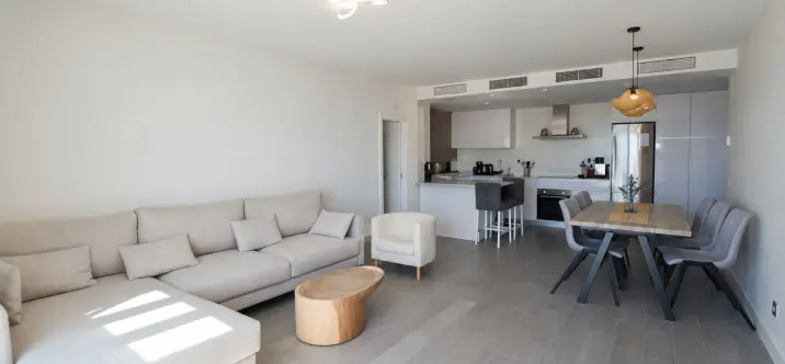 Sale of middle floor apartment in Benalmadena 1
