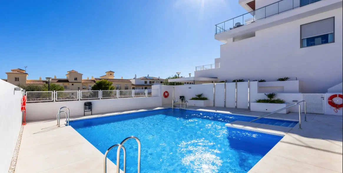 Sale of middle floor apartment in Benalmadena 4