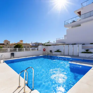 Sale of middle floor apartment in Benalmadena
