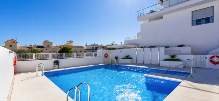 Sale of middle floor apartment in Benalmadena 3