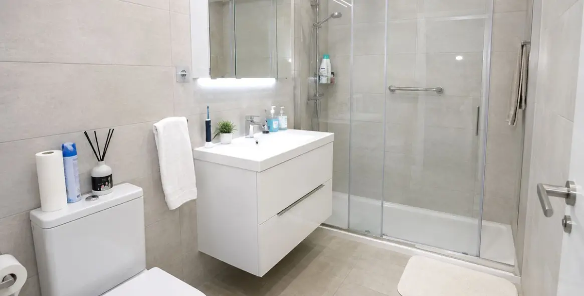 Sale of middle floor apartment in Benalmadena 9
