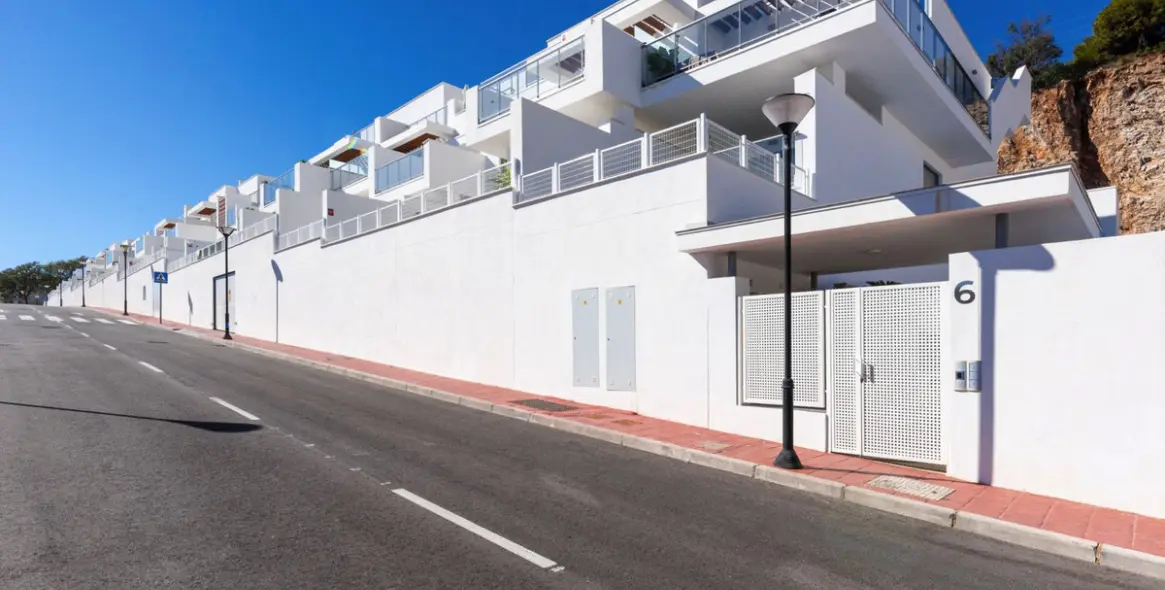 Sale of middle floor apartment in Benalmadena 17