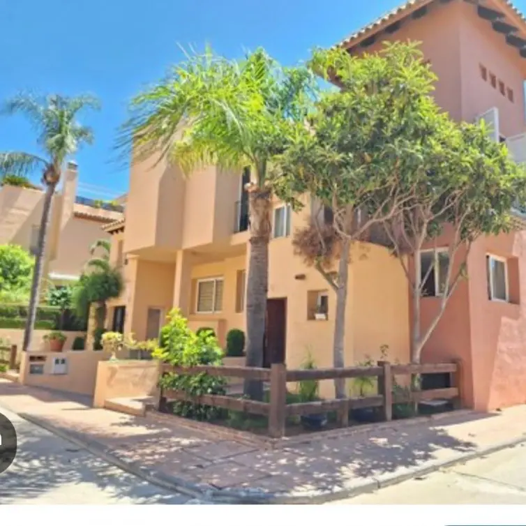 Sale of townhouse in Nueva Andalucía