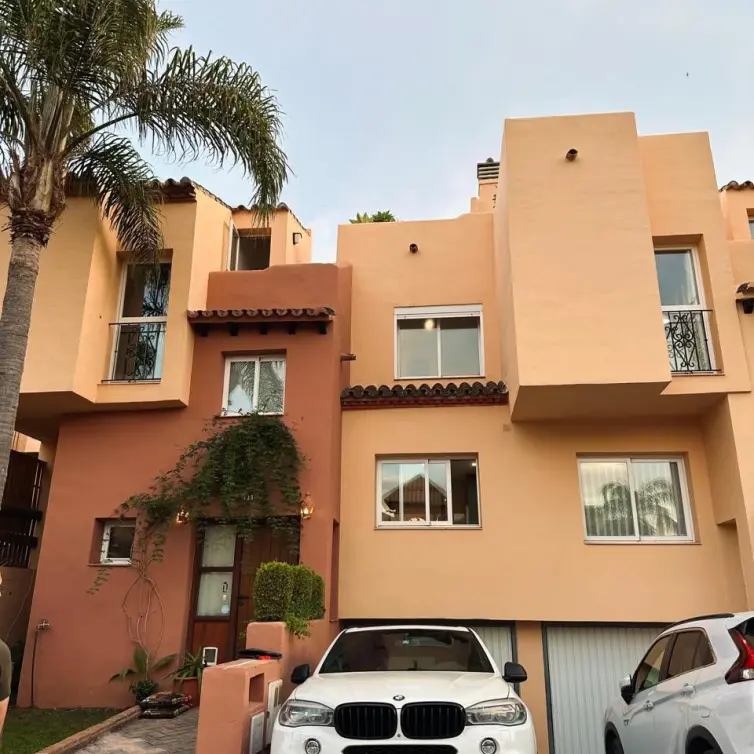 Sale of townhouse in Nueva Andalucía