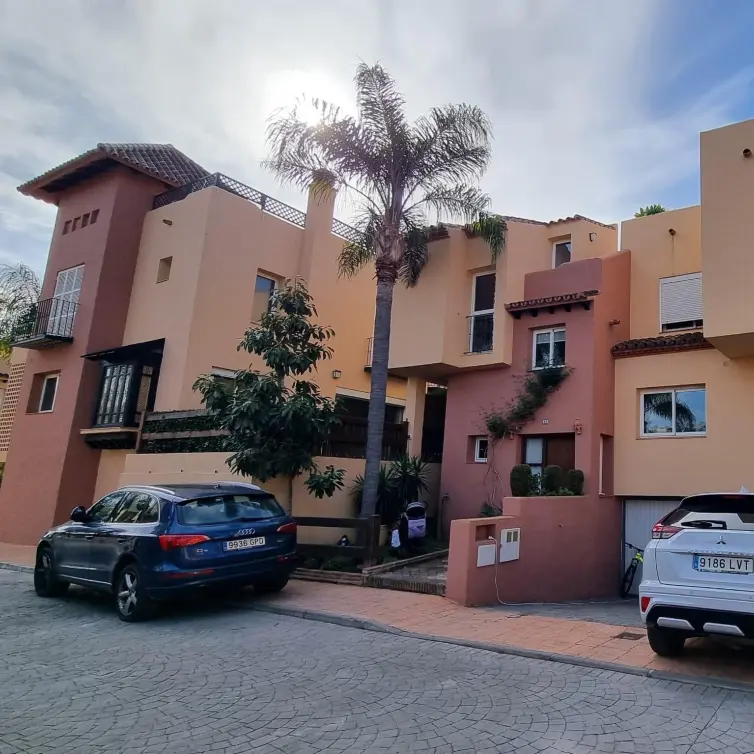 Sale of townhouse in Nueva Andalucía