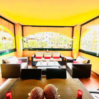Venta de apartamento en planta media en San Pedro de Alcántara