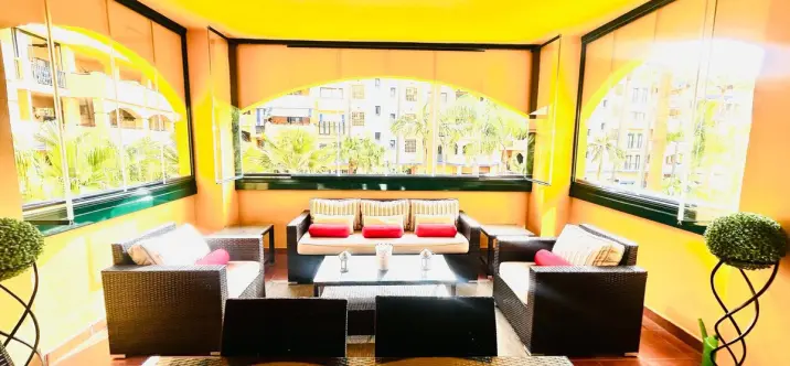 Venta de apartamento en planta media en San Pedro de Alcántara 1