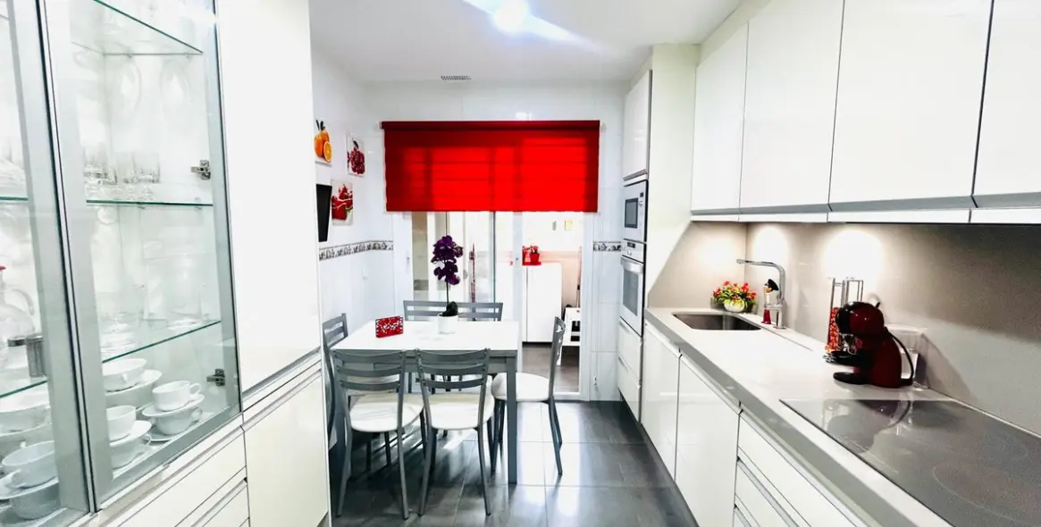Sale of middle floor apartment in San Pedro de Alcántara 6