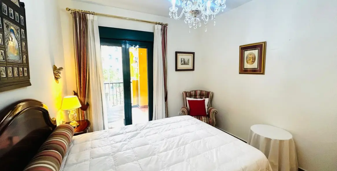 Sale of middle floor apartment in San Pedro de Alcántara 9