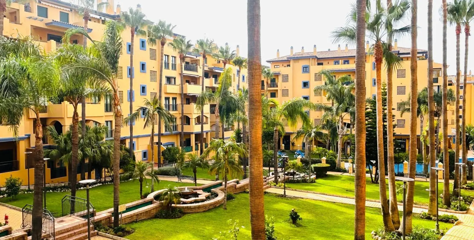 Sale of middle floor apartment in San Pedro de Alcántara 1