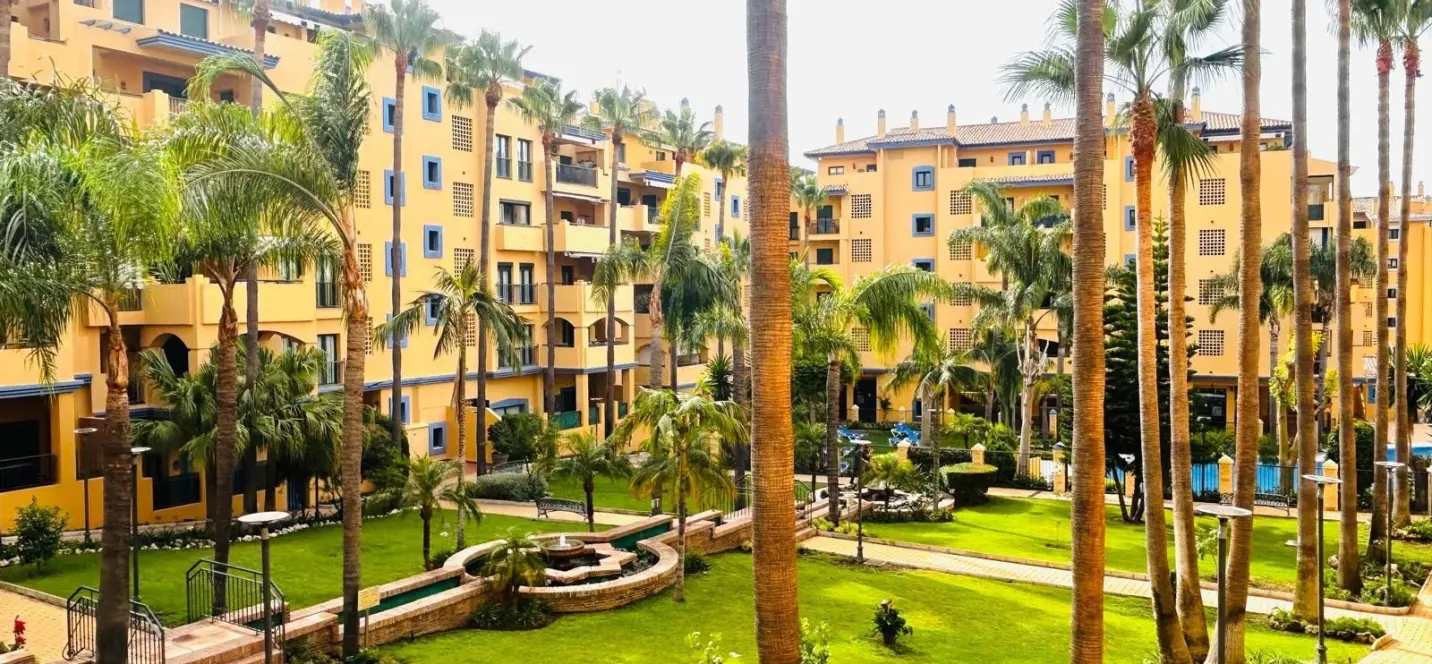 Venta de apartamento en planta media en San Pedro de Alcántara 0