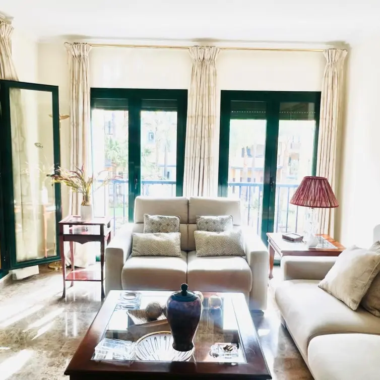 Venta de apartamento en planta media en San Pedro de Alcántara