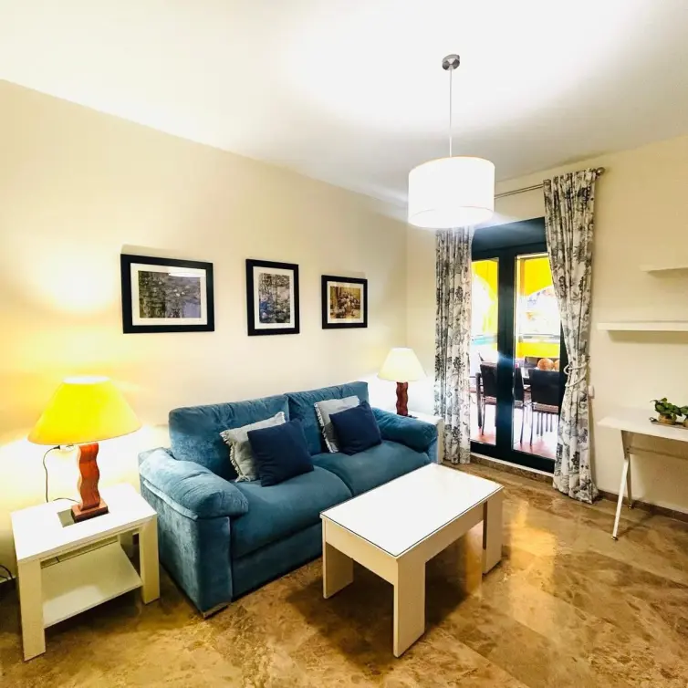 Venta de apartamento en planta media en San Pedro de Alcántara