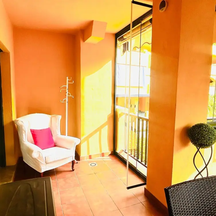 Venta de apartamento en planta media en San Pedro de Alcántara