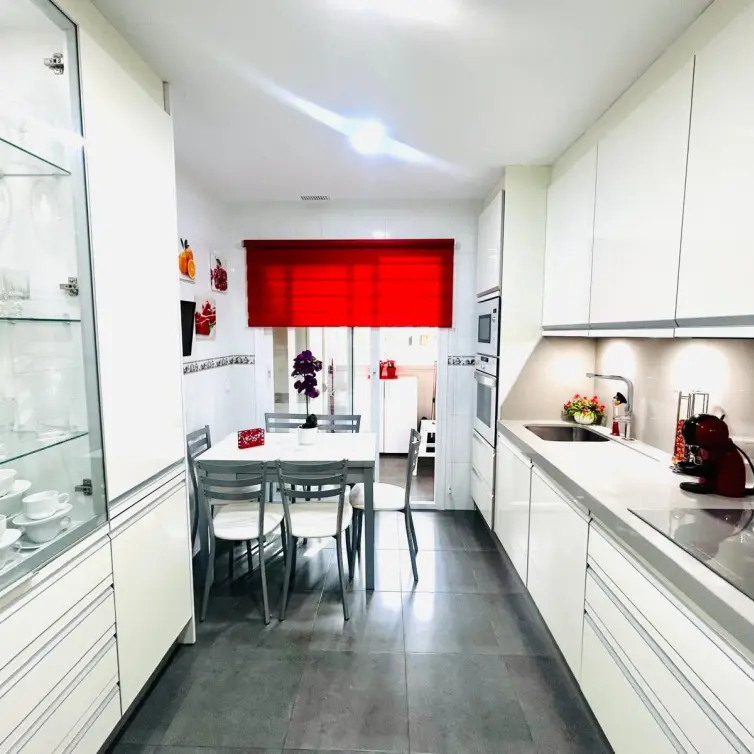 Venta de apartamento en planta media en San Pedro de Alcántara