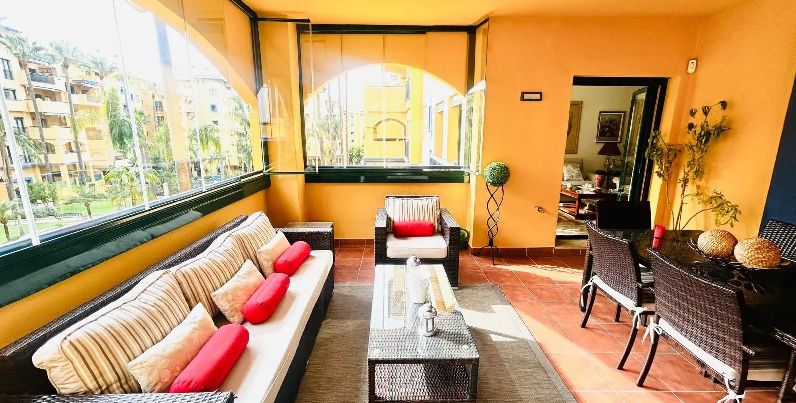 Sale of middle floor apartment in San Pedro de Alcántara 10