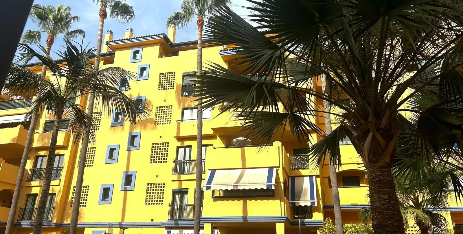 Sale of middle floor apartment in San Pedro de Alcántara 14