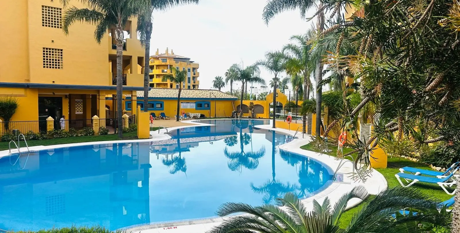 Venta de apartamento en planta media en San Pedro de Alcántara 17