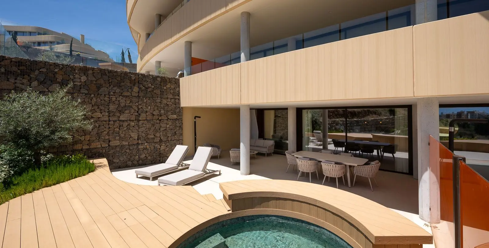 Sale of ground floor apartment in Fuengirola 2
