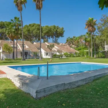 Sale of penthouse in Nueva Andalucía