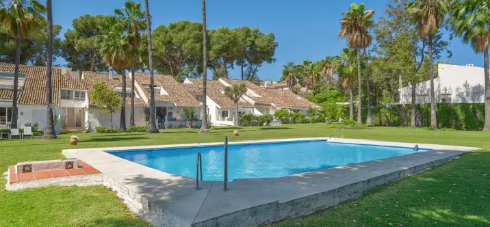 Sale of penthouse in Nueva Andalucía 1