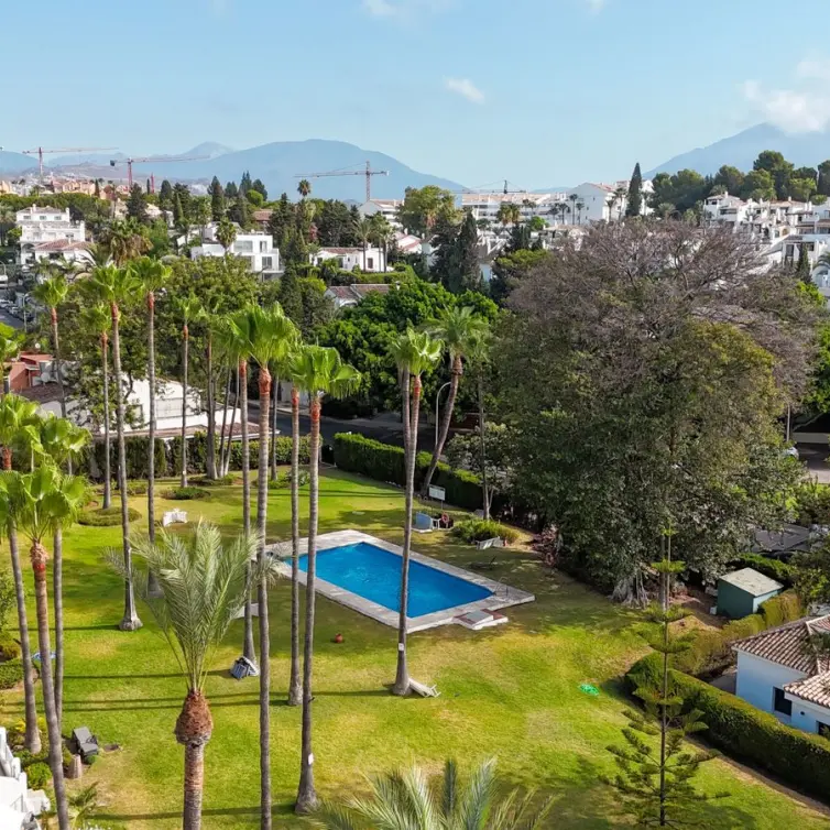 Sale of penthouse in Nueva Andalucía