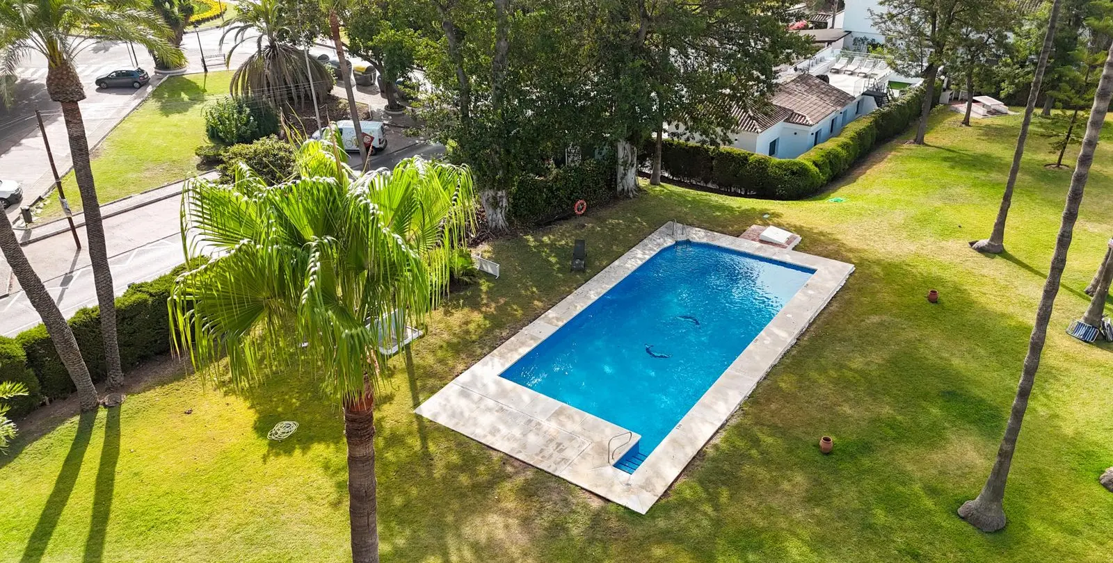 Sale of penthouse in Nueva Andalucía 15
