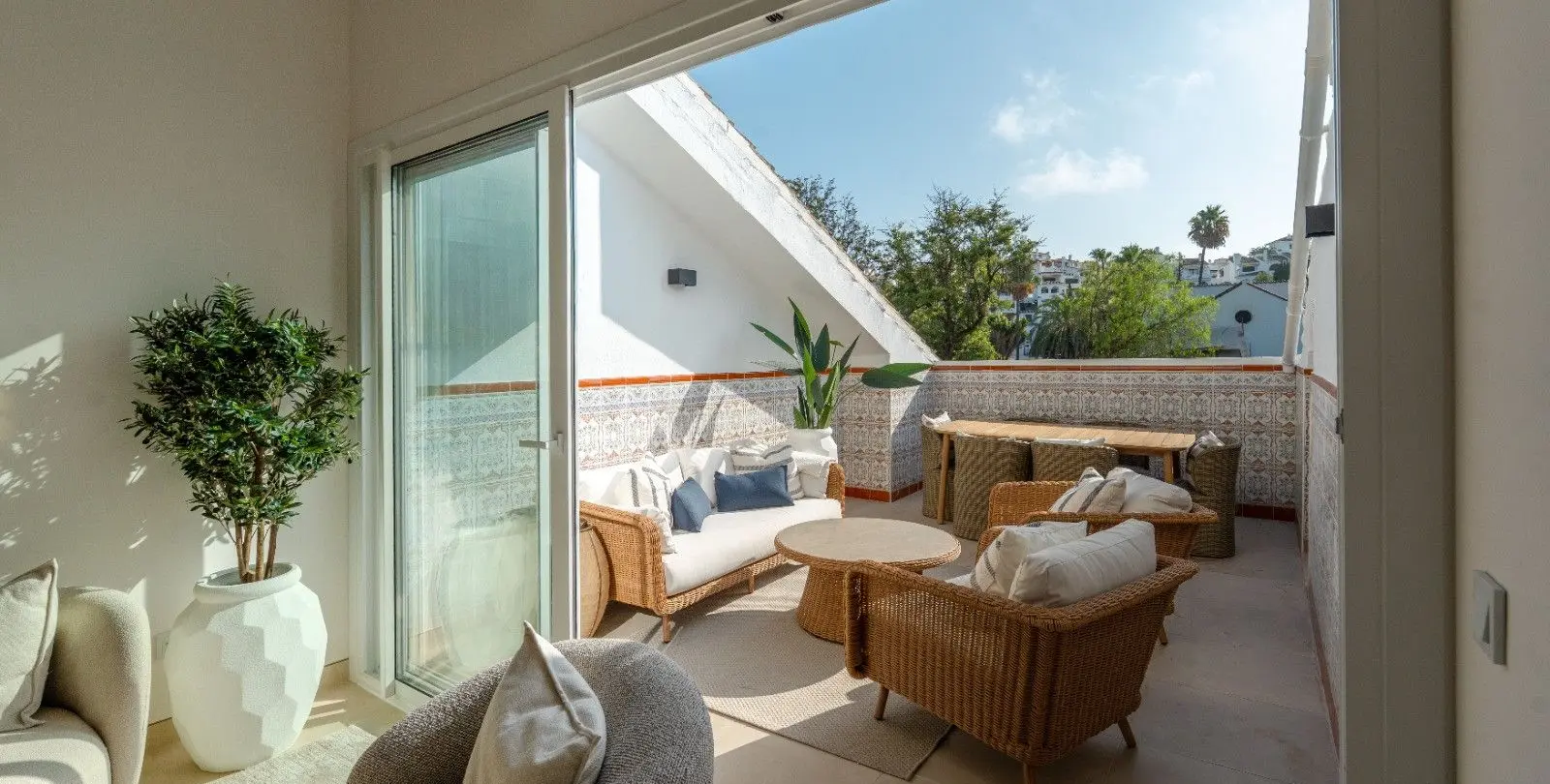 Sale of penthouse in Nueva Andalucía 32