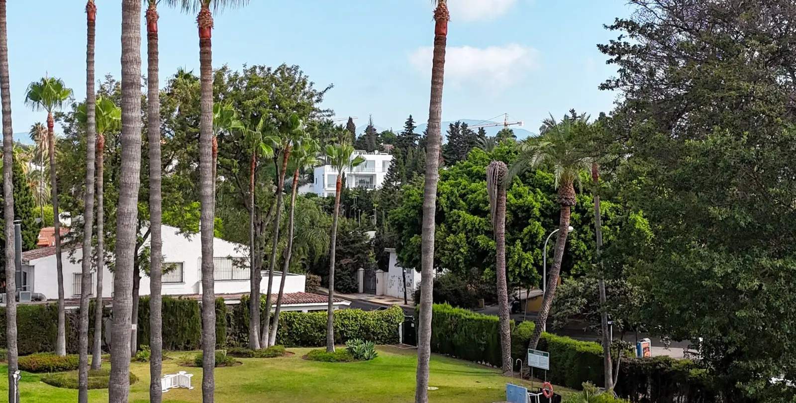 Sale of penthouse in Nueva Andalucía 45