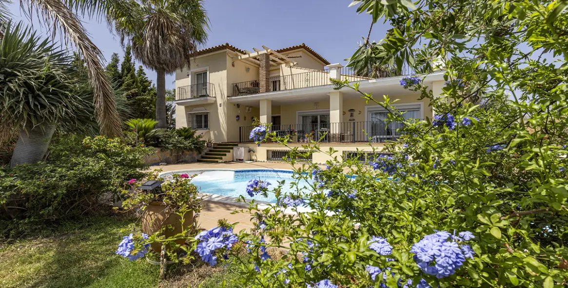 Venta de villa independiente en Casares 1