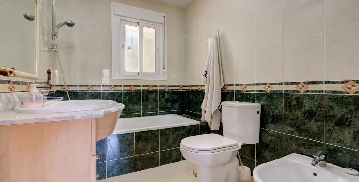 Venta de villa independiente en Casares 26
