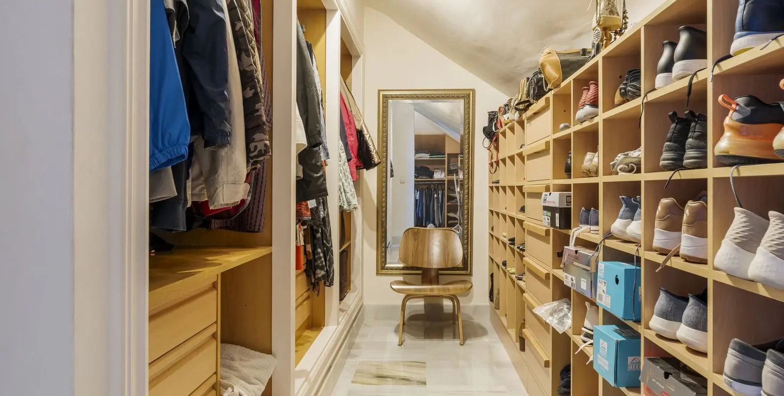 Продажа двухуровневого пентхауса в Monte Halcones 11