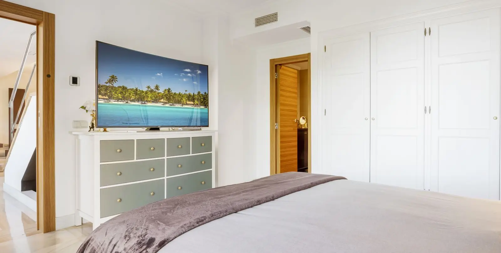 Продажа двухуровневого пентхауса в Monte Halcones 15