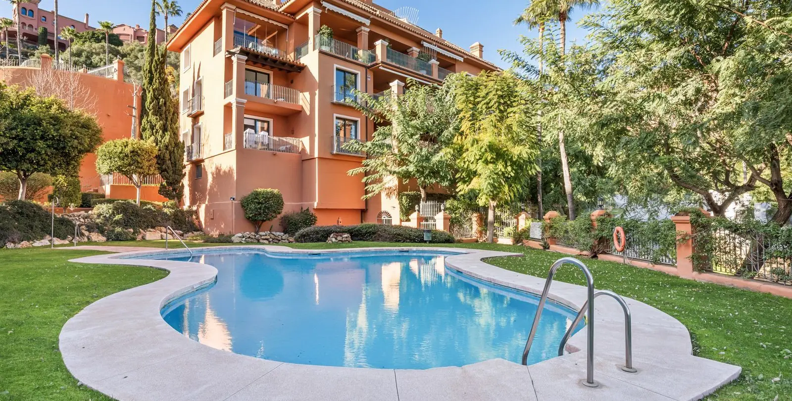Продажа двухуровневого пентхауса в Monte Halcones 23