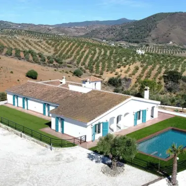Venta de finca - cortijo en Casarabonela
