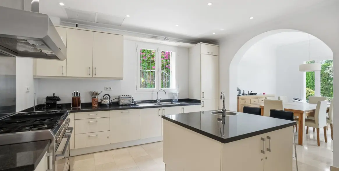 Venta de villa independiente en Istán 4