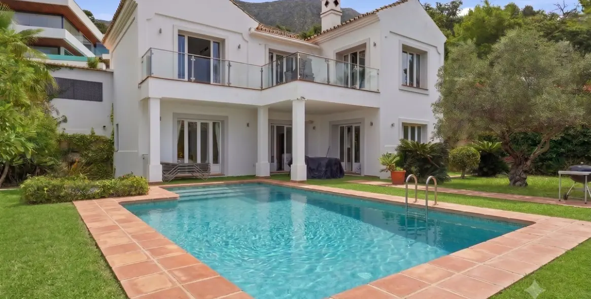 Venta de villa independiente en Istán 15