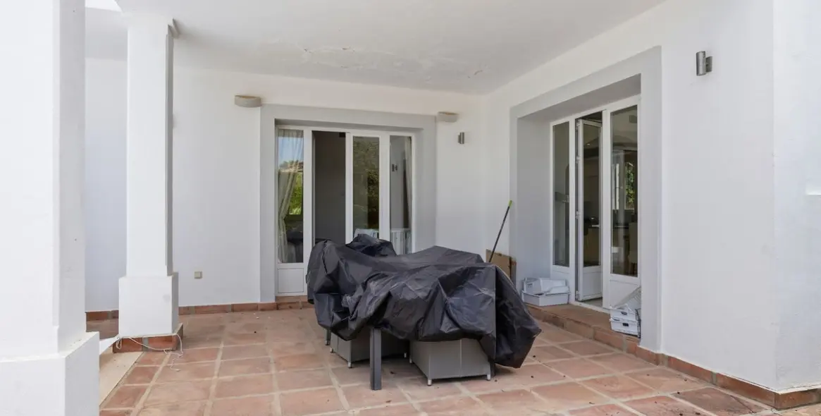 Venta de villa independiente en Istán 38