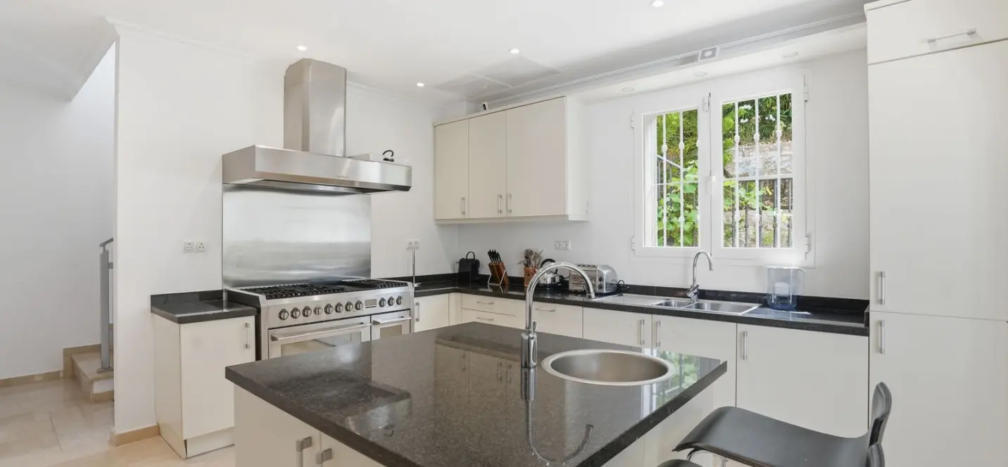 Venta de villa independiente en Istán 4