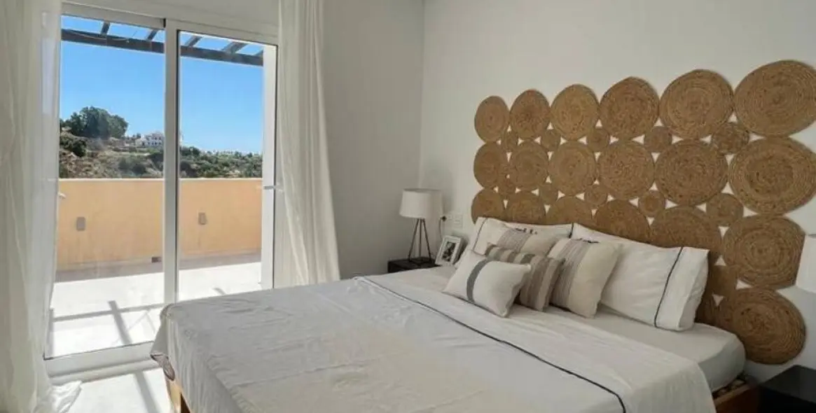 Short-term rent of middle floor apartment in La Quinta 10