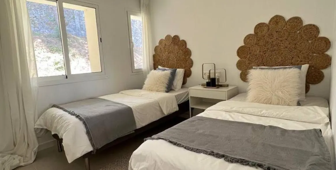 Short-term rent of middle floor apartment in La Quinta 12