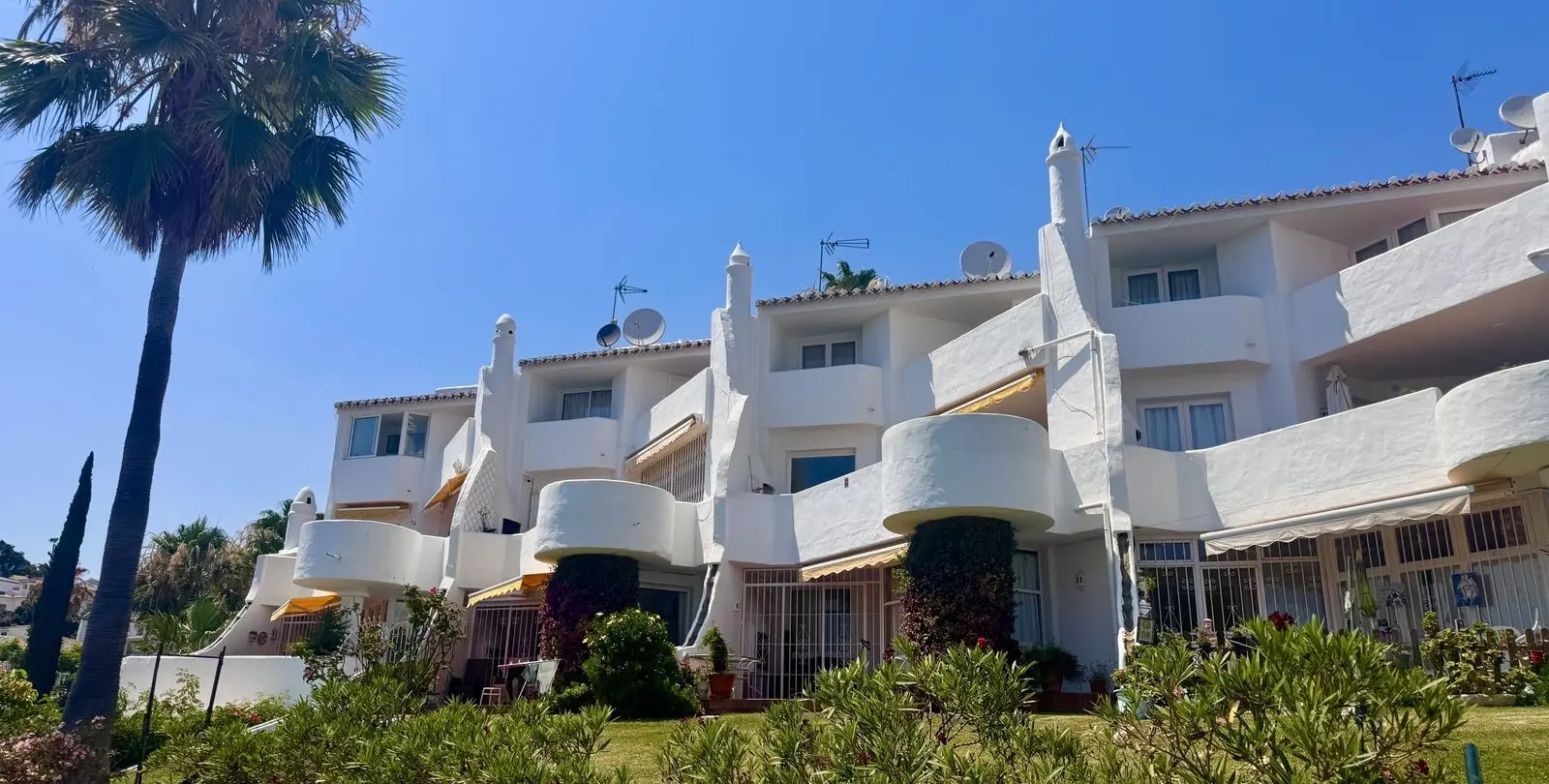 Sale of ground floor apartment in Calahonda 1