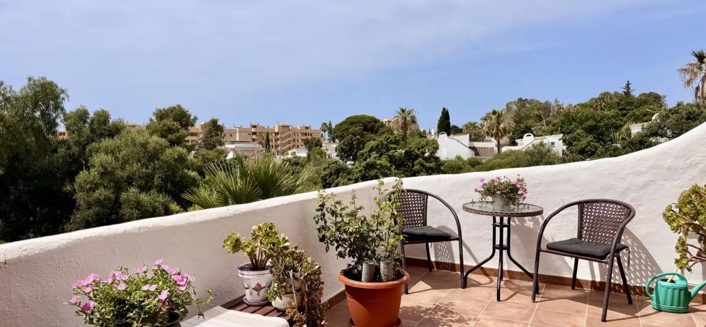 Venta de apartamento en planta baja en Calahonda 2